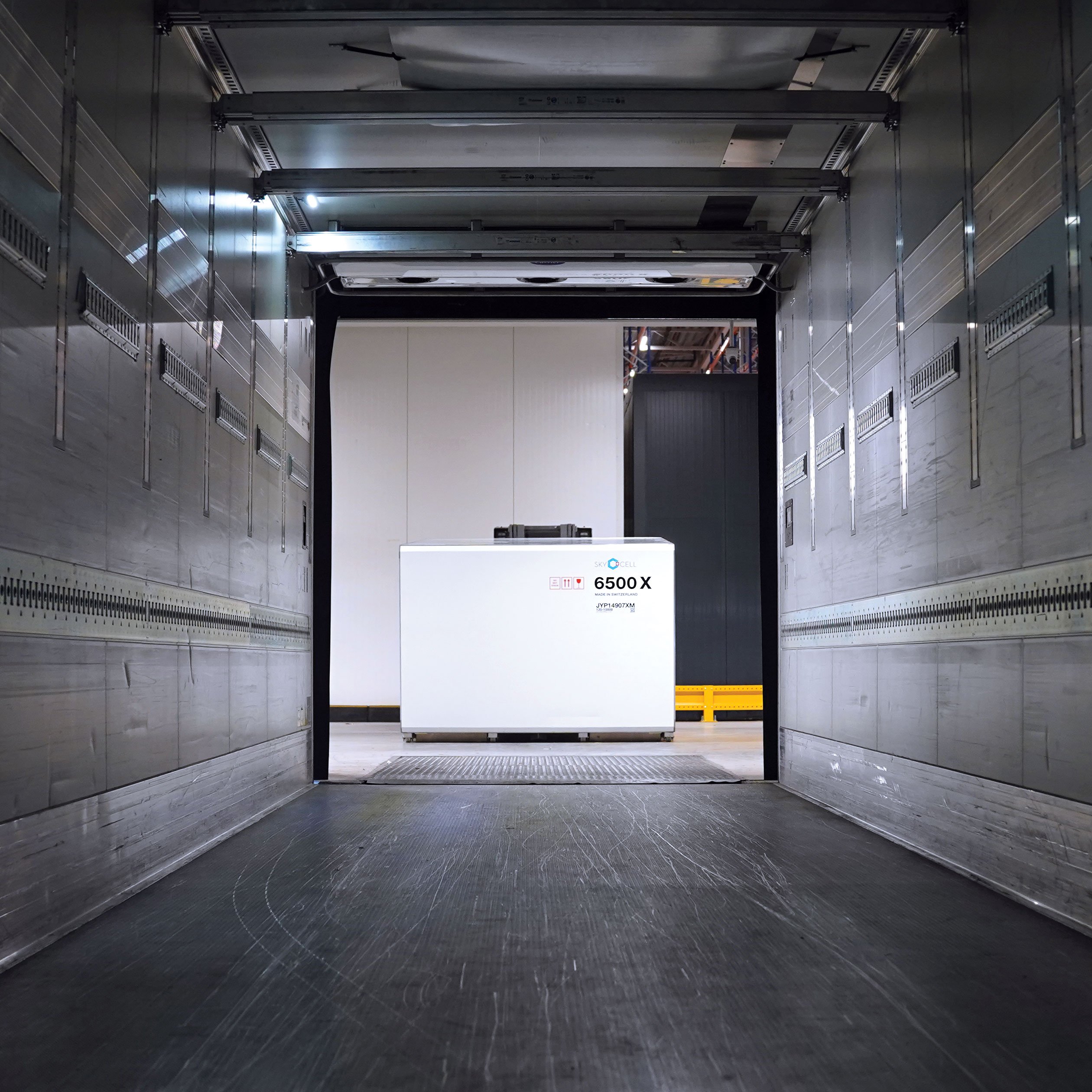 6500X - Truck outside square