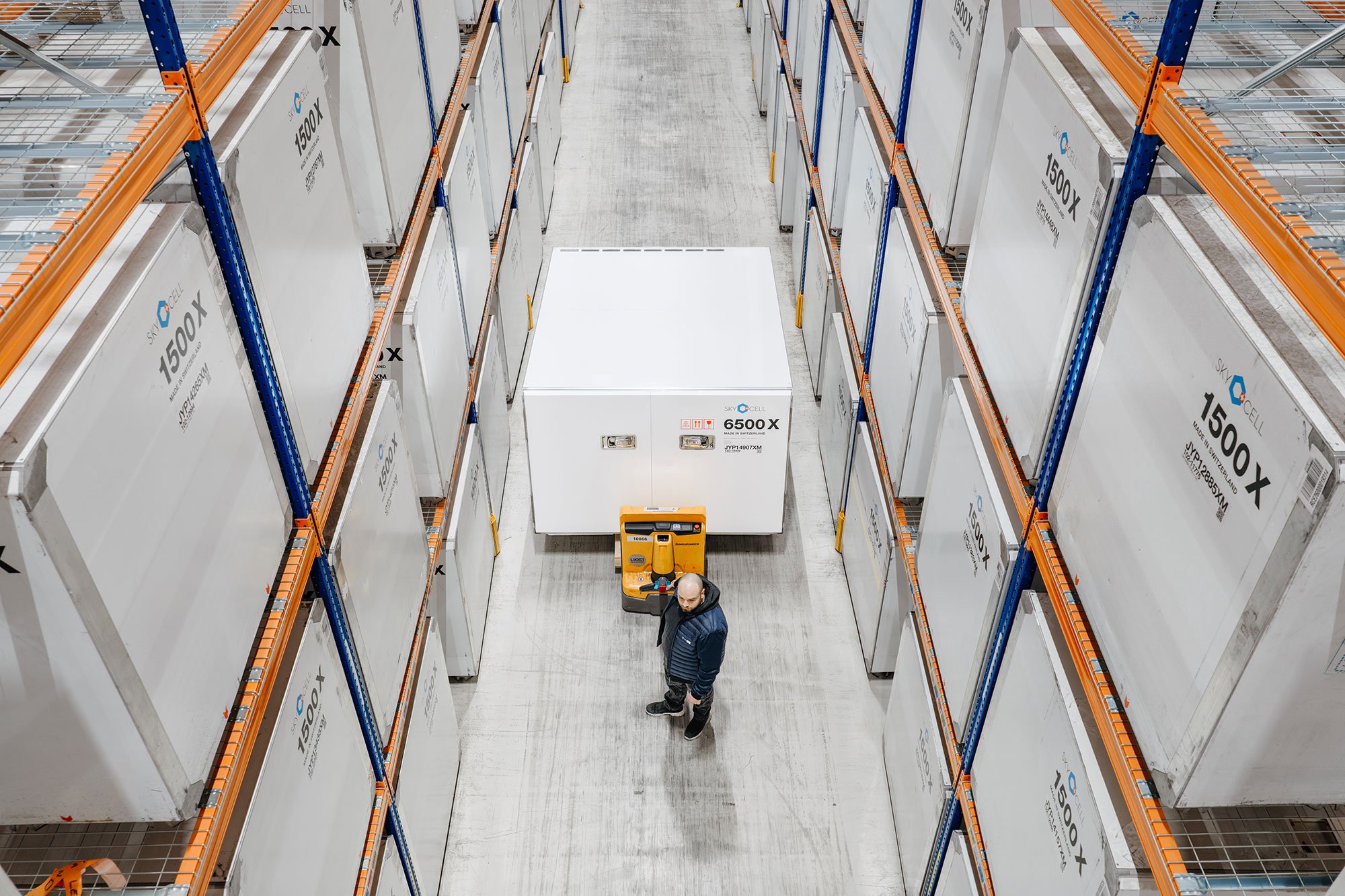 6500X - Easy handling with a fork in the warehouse