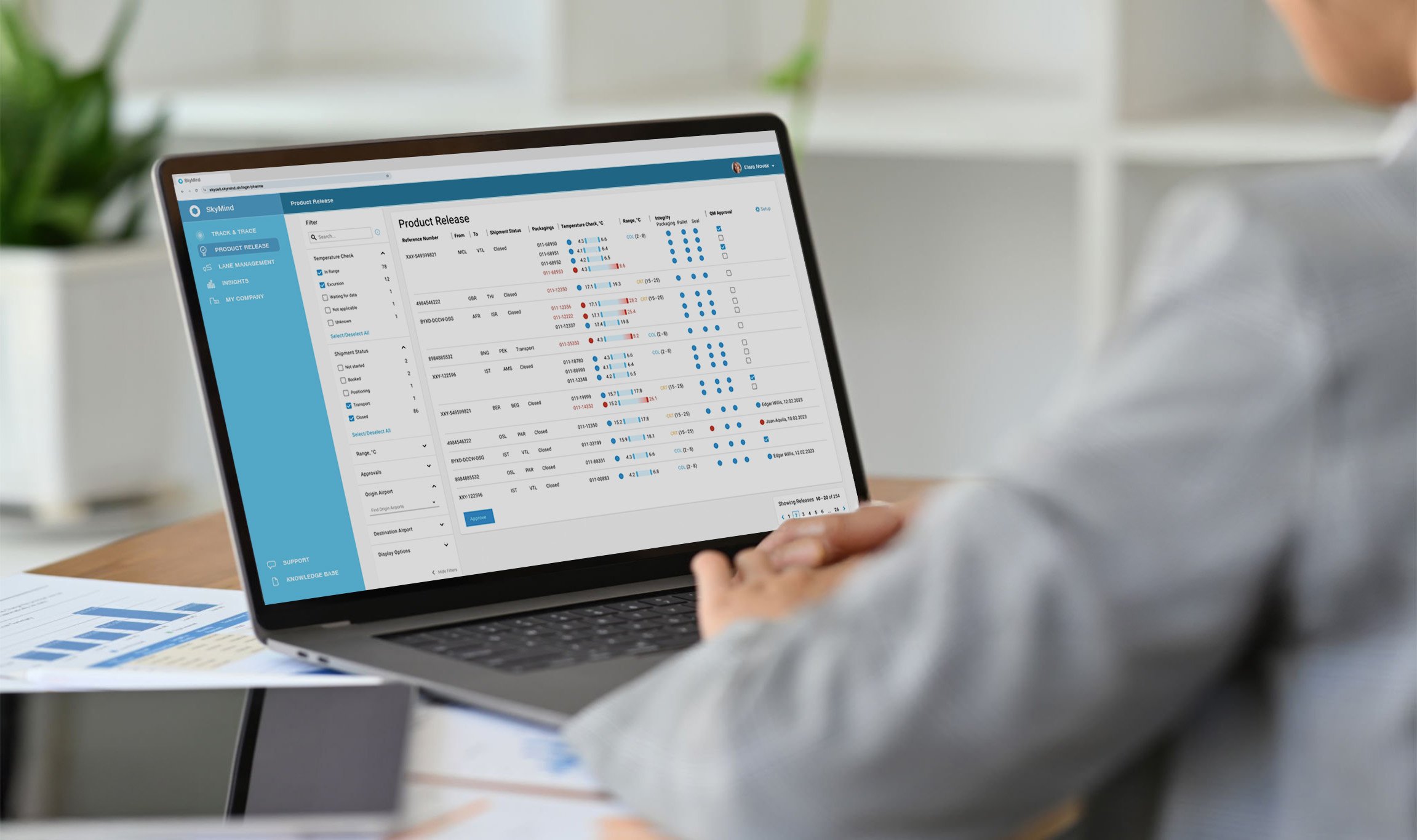 SkC_Mockup_SkM_Laptop_Shipment_K2 SkC_Mockup_SkM_Laptop_Shipment_K2